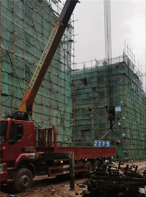 江城区“慢工细活”—— 吊车的 “微动控制” 技术